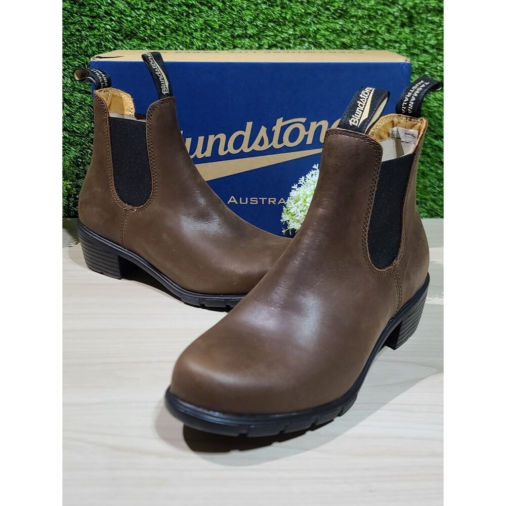 Blundstone Women's Brown Leather Chelsea Booties - Picture 2 of 9